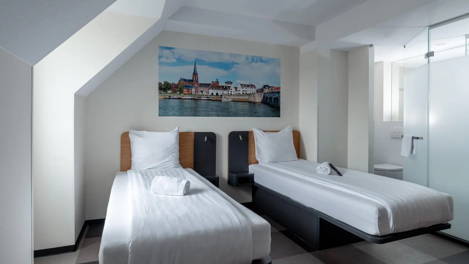 Easyhotel Maastricht City Centre 2*,