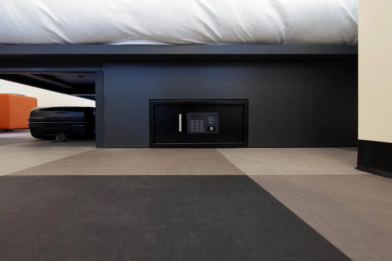 easyHotel Maastricht City Centre 2*,  Niederlande
